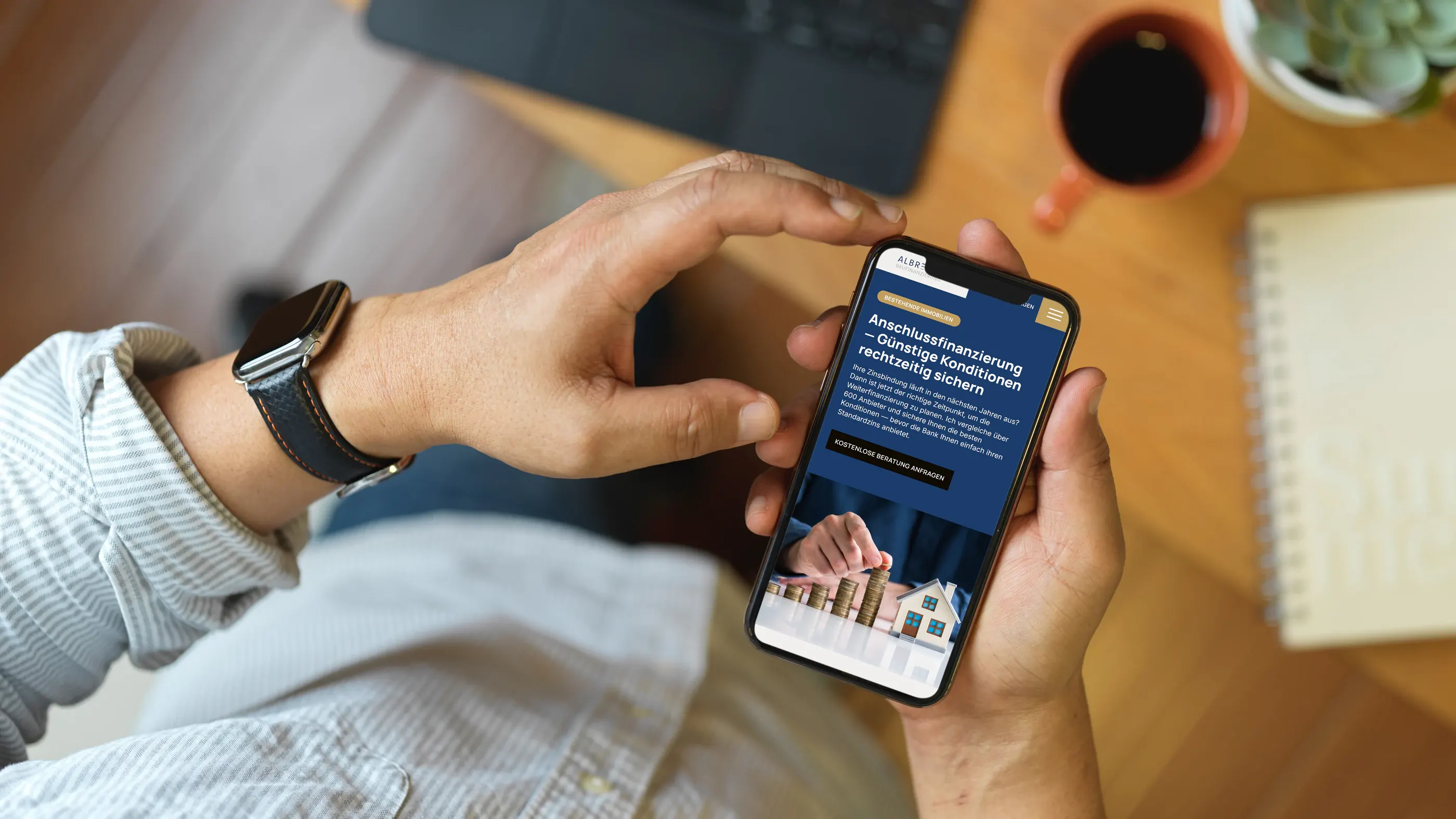 Smartphone mit der Seite Anschlussfinanzierung