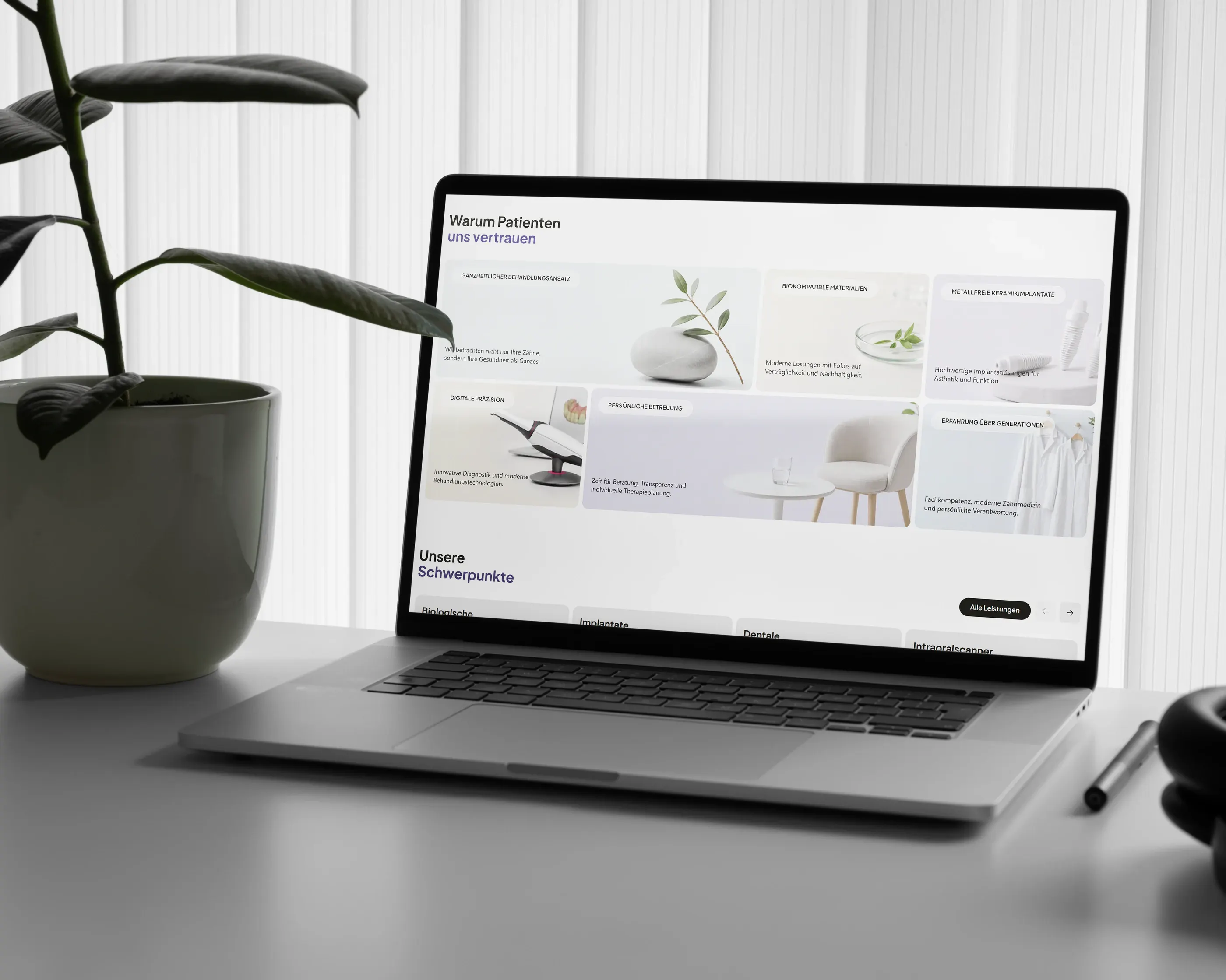 Laptop mit der Startseite und dem Abschnitt „Warum Patienten uns vertrauen“